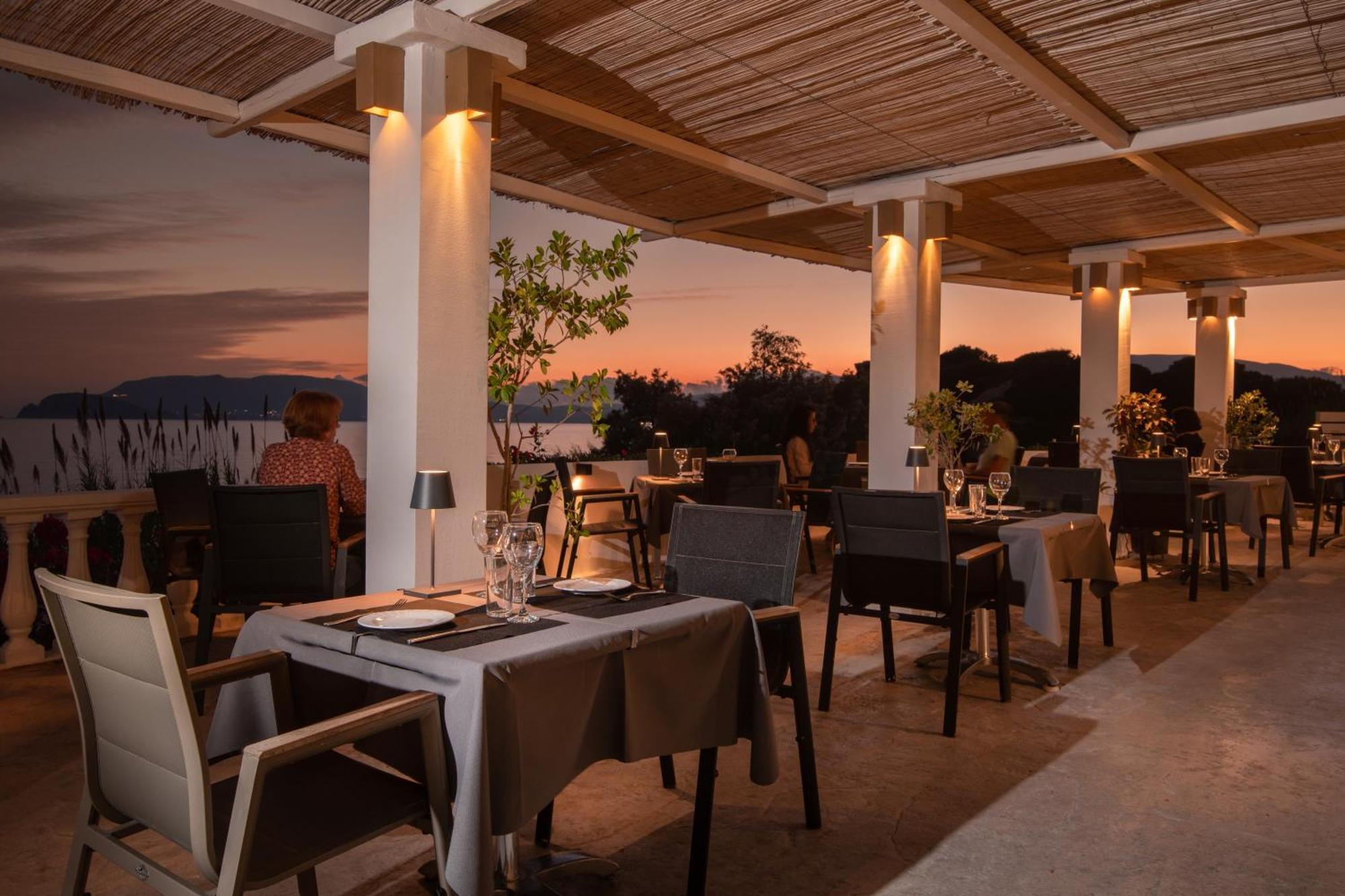Crystal Beach Hotel Каламакі Екстер'єр фото