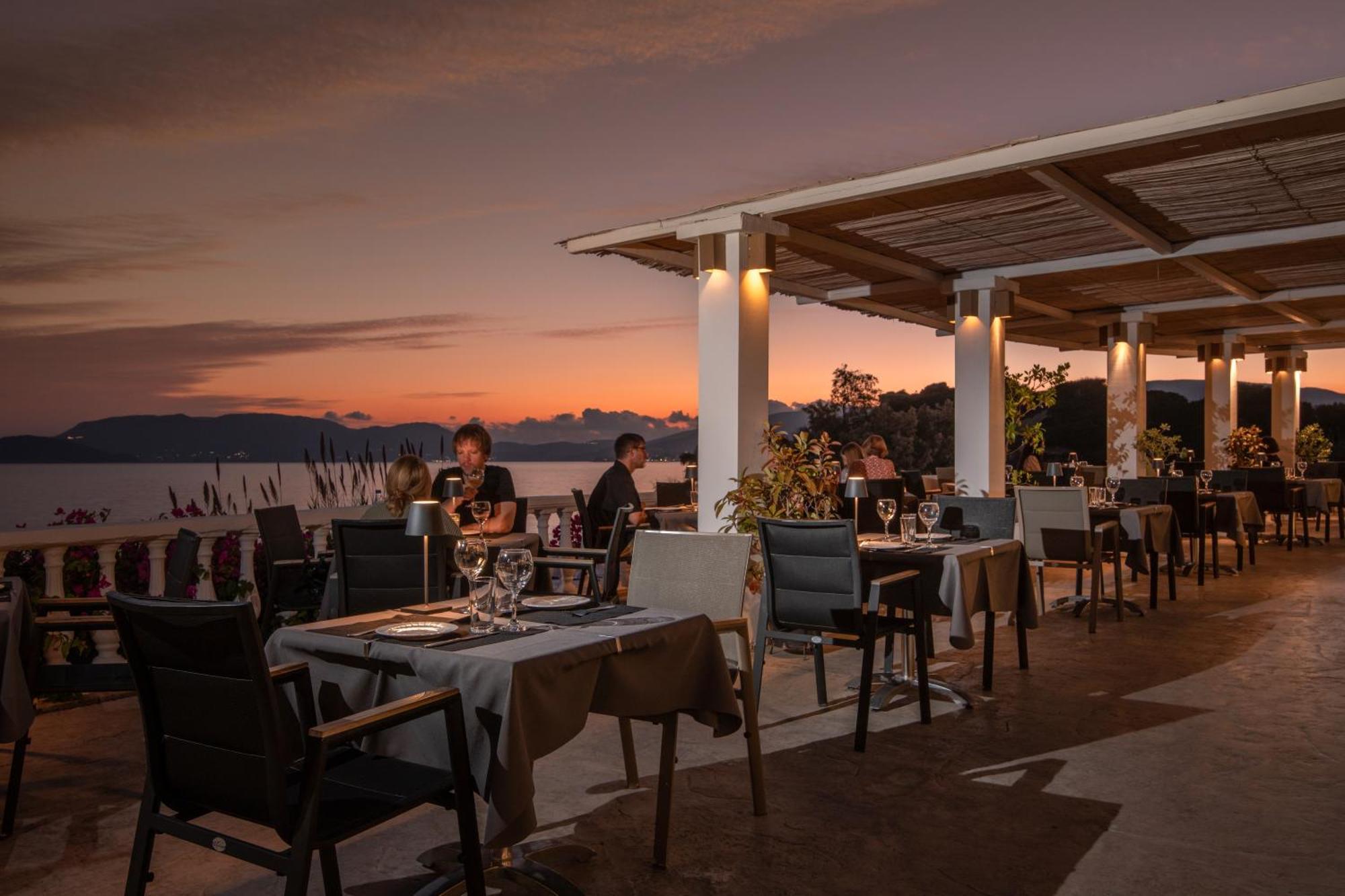 Crystal Beach Hotel Каламакі Екстер'єр фото